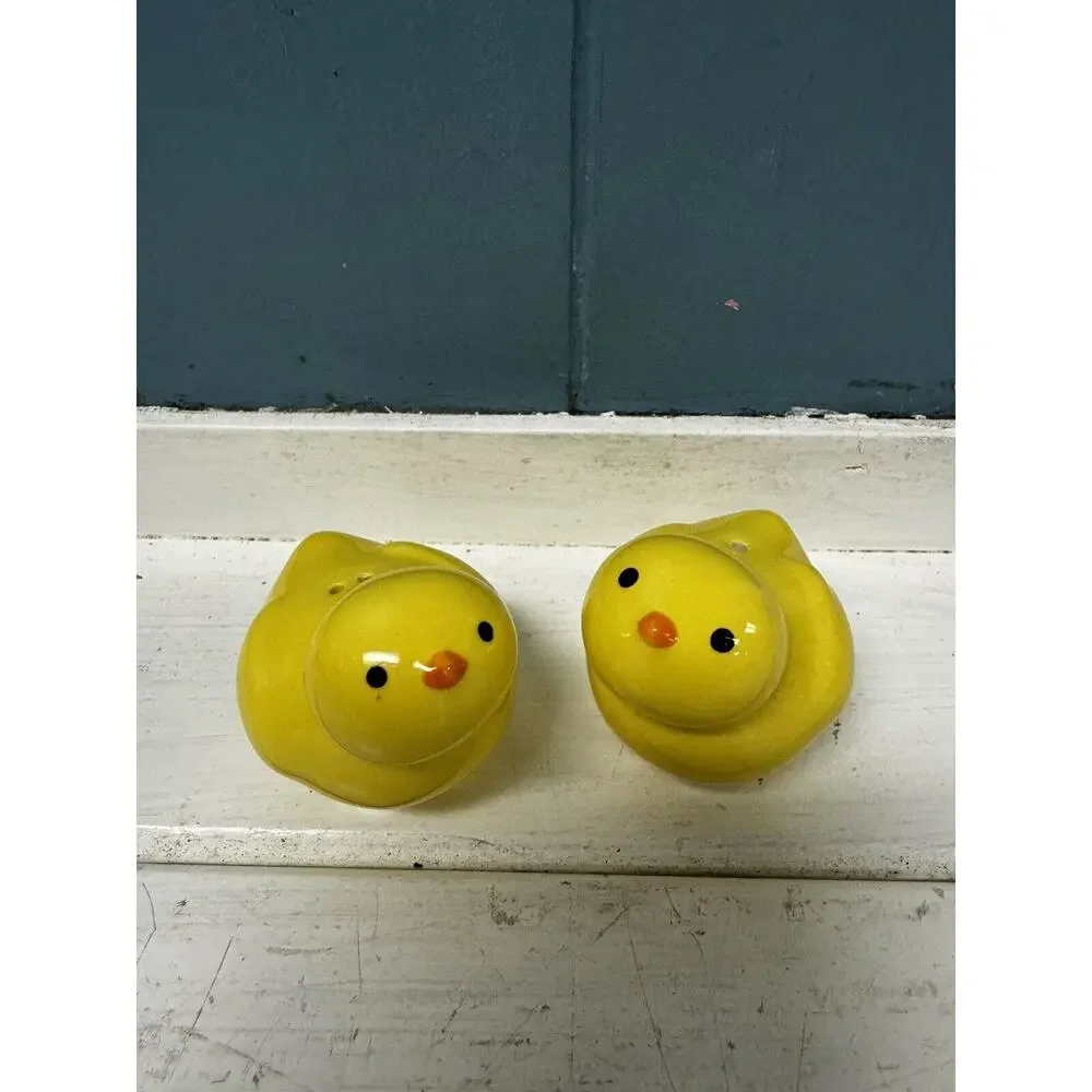 Chicky Chick Salt Pepper Shakers Kitsch Yellow Kitchen 2 1/2
